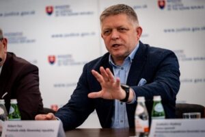 Fico, Gašpar aj Takáč sa vzdali účasti v najbližších diskusiách, Slovensku chcú ...