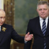 Putin prijal Fica v Kremli počas osláv Dňa víťazstva, ocenil, že slovenský premi...
