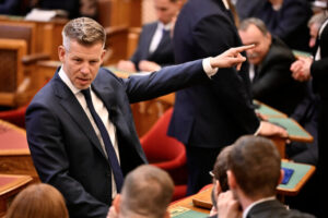 Novozvolený premiér Péter Magyar prevzal moc po Orbánovi a sľúbil zásadnú premen...