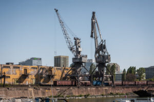 Top foto dňa (9. máj 2026): Zimný prístav, tanker, antilopy bongo, Deň Európy a ...