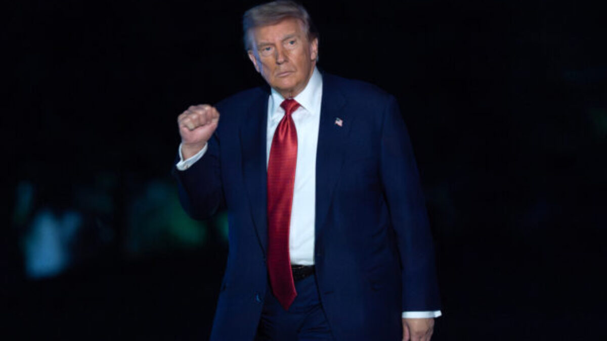 Trump tvrdí, že Irán je vojensky porazený a USA môžu zasiahnuť všetky ciele do dvoch týždňov