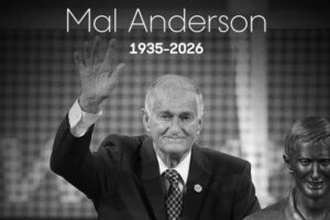 Vo veku 91 rokov zomrel austrálsky velikán Mal Anderson