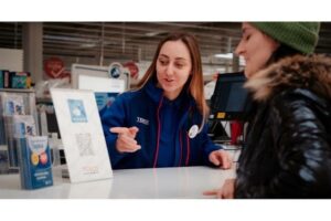 Tesco si pripomína Európsky mesiac rozmanitosti. Inkluzívne prostredie buduje pre kolegyne a kolegov aj zákazníkov