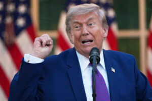 Napätie na Blízkom východe rastie, Trump zvažuje eskortovanie lodí a OSN varuje ...