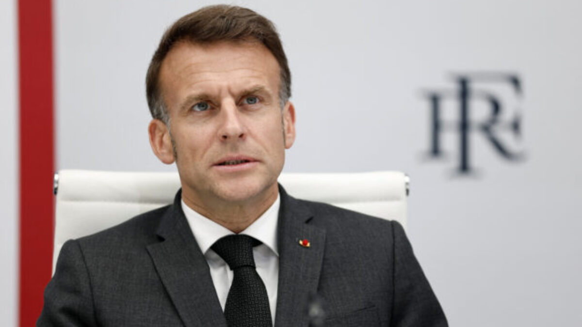 Emmanuel Macron si v Nairobi zabehal s maratónskou legendou Kipchogem – VIDEO