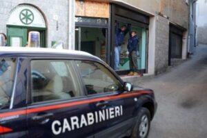 Policajná databáza za 25 éčiek, sociálne zabezpečenie za 11. Policajti predávali citlivé údaje o celebritách a finančníkoch