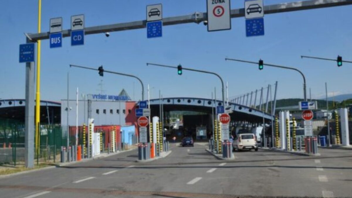 Hraničné priechody s Ukrajinou sú z bezpečnostných dôvodov dočasne uzavreté