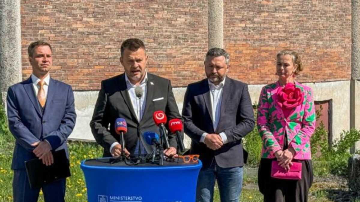Opustené fabriky a chátrajúce budovy dostanú druhú šancu, Migaľovo ministerstvo spustilo veľký projekt – VIDEO, FOTO