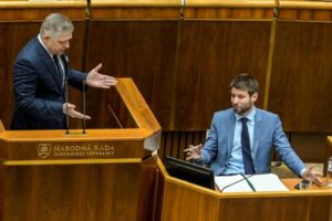 Voľby by v máji vyhralo Progresívne Slovensko, Smer-SD by však od cieľovej čiary delili len dve desatiny percenta