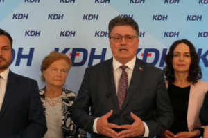 KDH navrhuje prísnejšie pravidlá pre deti na sociálnych sieťach, zaviesť chce aj povinné overovanie veku – VIDEO