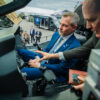 Top foto dňa (14. máj 2026): Prezident v stíhačke F-16, Trump v Číne a zničený d...