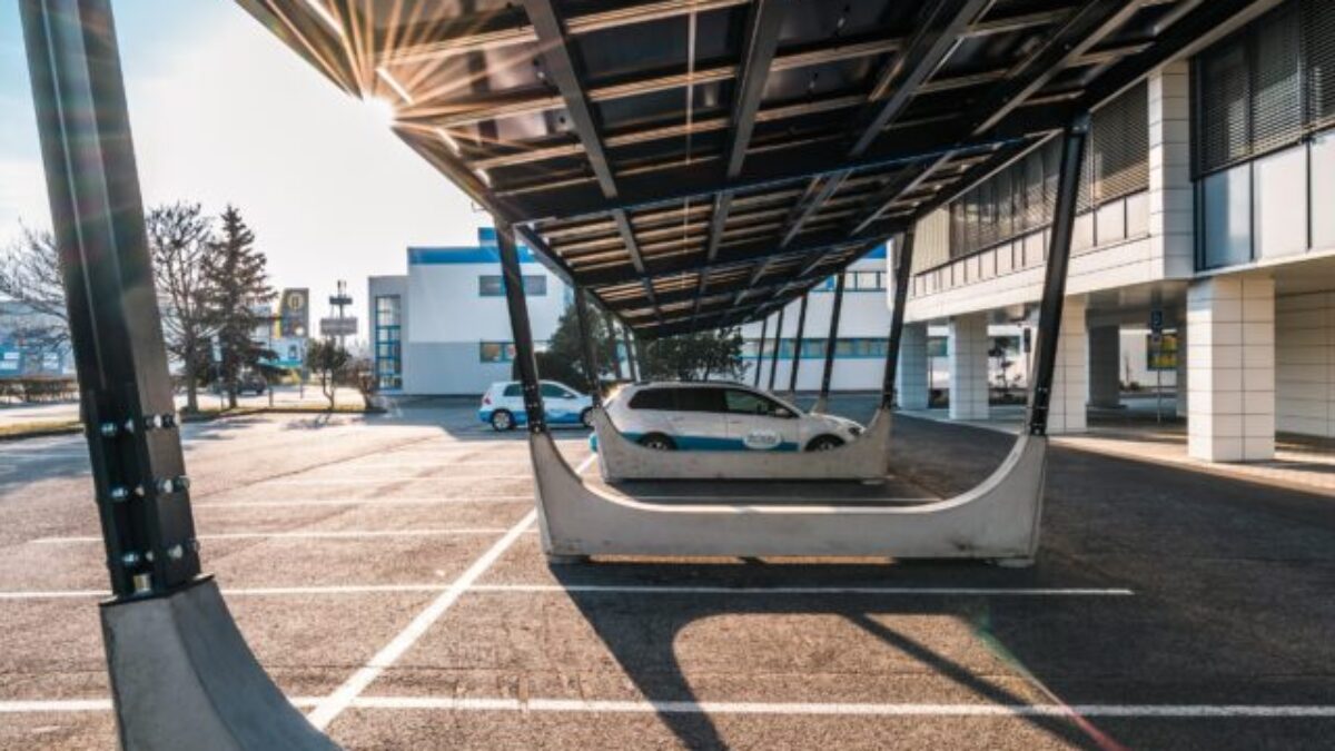 Z parkovísk sa stávajú elektrárne. Slovenské firmy objavujú trend, ktorý mení Európu