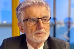 Keď parlament začne opravovať paragrafy podľa potrieb obžalovaných a keď sa politická moc začne báť sudcov – KOMENTÁR