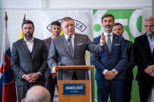 Fico v deň výročia atentátu „oslavuje druhé narodeniny“, ďalší útok na politika je podľa neho stále pravdepodobný – VIDEO, FOTO