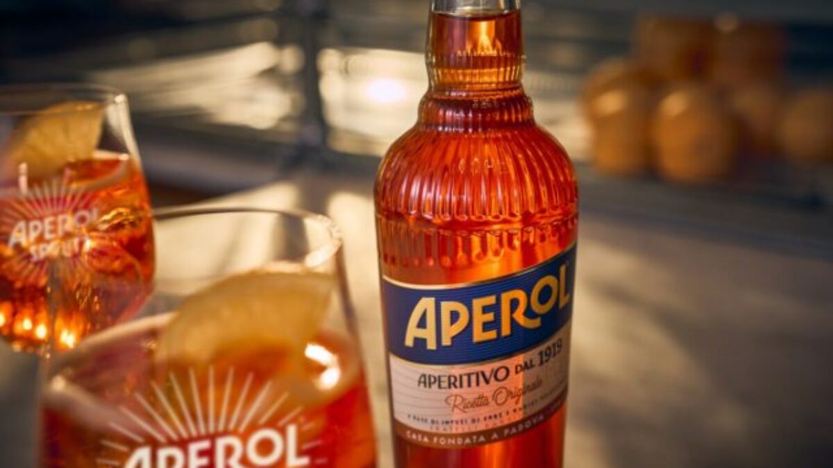 Ikona v novom šate: Aperol predstavuje redizajn svojej fľaše