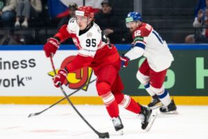 Úvodný deň MS v hokeji 2026 prekvapenia nepriniesol a dva zápasy sa skončili výs...
