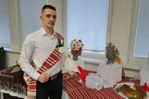 Svadby v máji ako nešťastie, žobrajúce nevesty a desiatky ošklbaných husí – VIDE...