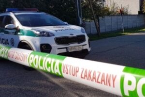 Streľba a bitka pri banke v Lučenci si vyžiadala zranenú osobu, polícia začala pre incident trestné stíhanie