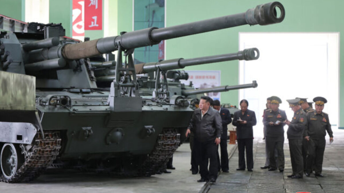 Kim Čong-un chce z hraníc s Južnou Kóreou urobiť „nedobytnú pevnosť“