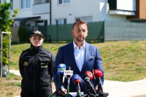 Ministerstvo vnútra získalo do vlastníctva ďalších desať bytov, policajtom tak uľahčí výkon služby – VIDEO