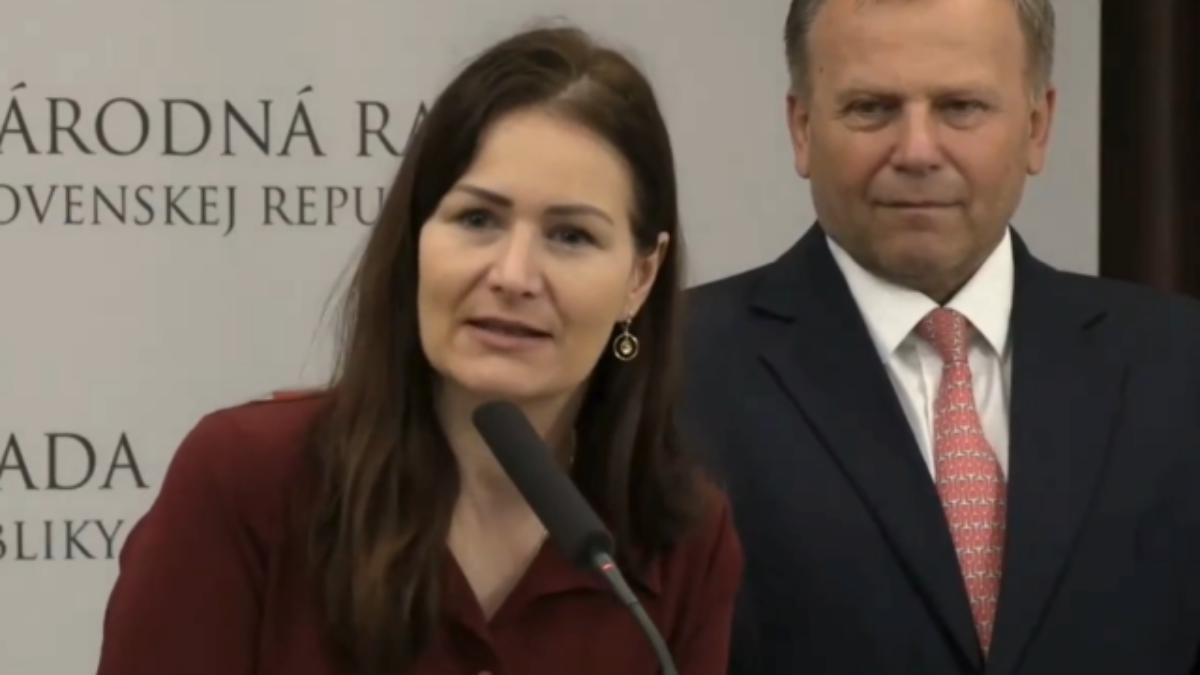 Bajo Holečková podáva trestné oznámenie na ministra vnútra, nevhodná road show prekračuje hranice – VIDEO