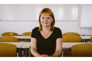 Ambis prepisuje históriu. Stáva sa najväčšou súkromnou univerzitou