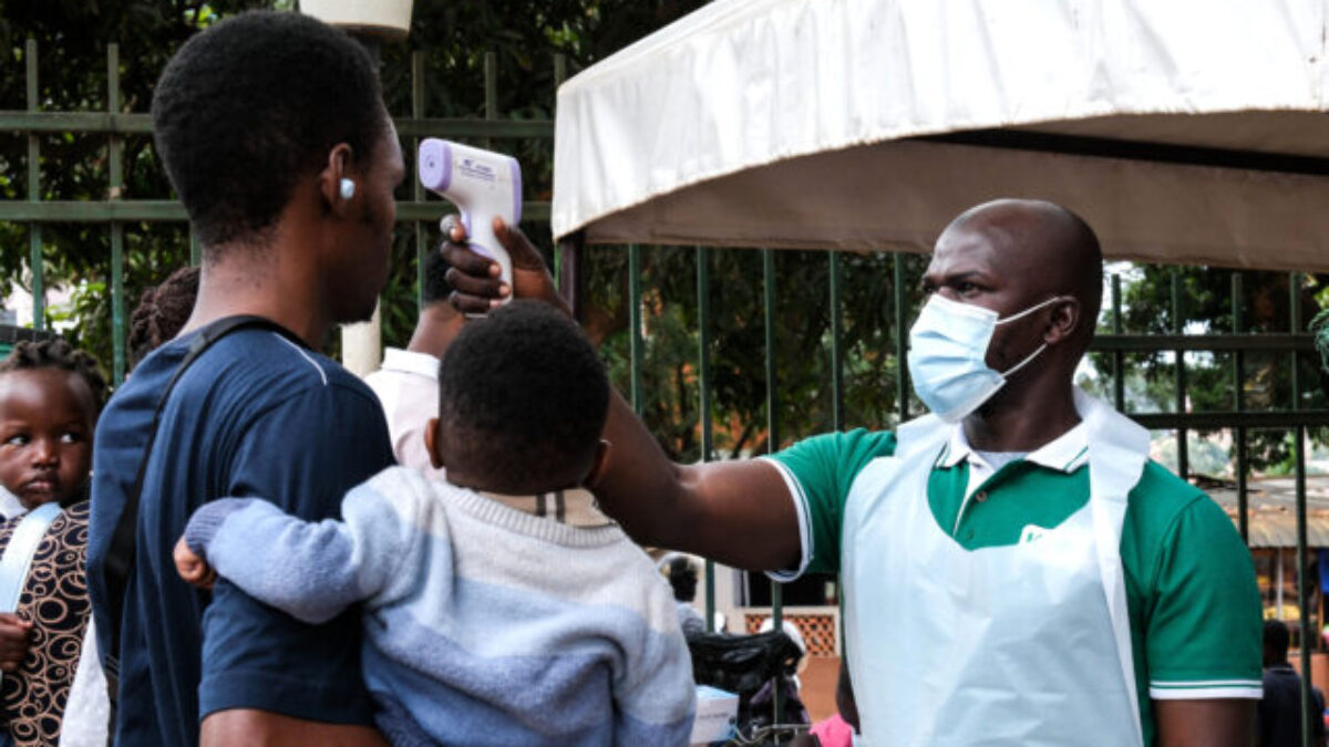 Krízový výbor WHO v utorok mimoriadne zasadne k epidémii eboly na africkom kontinente. Platí stav medzinárodnej zdravotnej pohotovosti