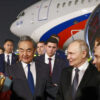 Putin pristál v Pekingu, po návšteve Trumpa demonštruje pevné spojenectvo so Si ...