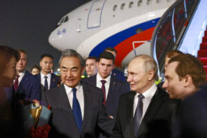 Putin pristál v Pekingu, po návšteve Trumpa demonštruje pevné spojenectvo so Si ...