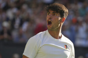 Alcaraz sa po Roland Garros odhlásil aj z Wimbledonu, stále ho trápi zranenie zá...