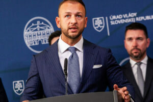 Minister Šutaj Eštok v nemocnici absolvoval operáciu