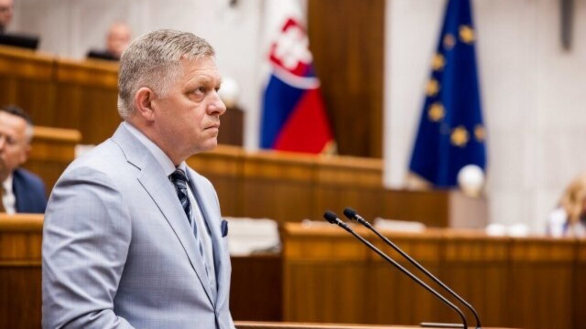Fico hrozí odvolávaním Dubéciho, stíhanie Gašpara v kauze Očistec označil za zmanipulované a nezákonné