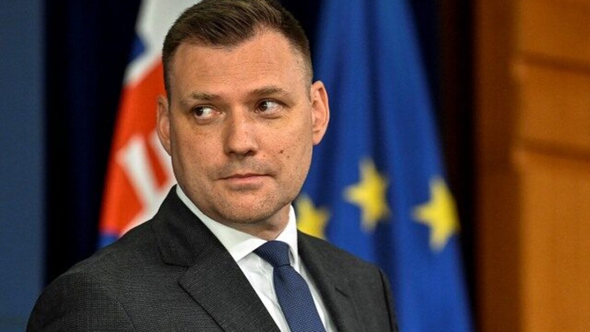 Fico odmieta rekonštrukciu vlády, o odvolaní Tarabu je ochotný rokovať len pri garanciách SNS o stabilite koalície