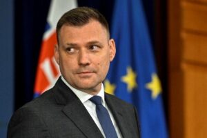 Fico odmieta rekonštrukciu vlády, o odvolaní Tarabu je ochotný rokovať len pri garanciách SNS o stabilite koalície