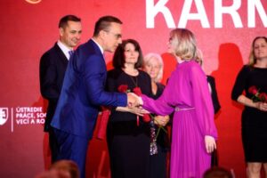 Minister práce Erik Tomáš udelil 36 laureátom ocenenie za ich prínos v sociálnej oblasti