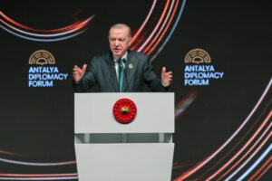 Erdogan nariadil zatvorenie liberálnej univerzity v Istanbule