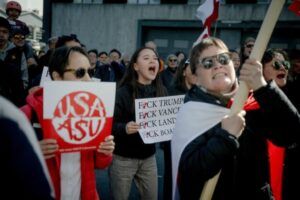 Stovky Grónčanov protestovali proti Trumpovým plánom ovládnuť ostrov