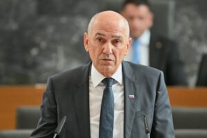 Trojnásobný Janša sa stal premiérom štvrtýkrát aj s podporou proruských popierač...