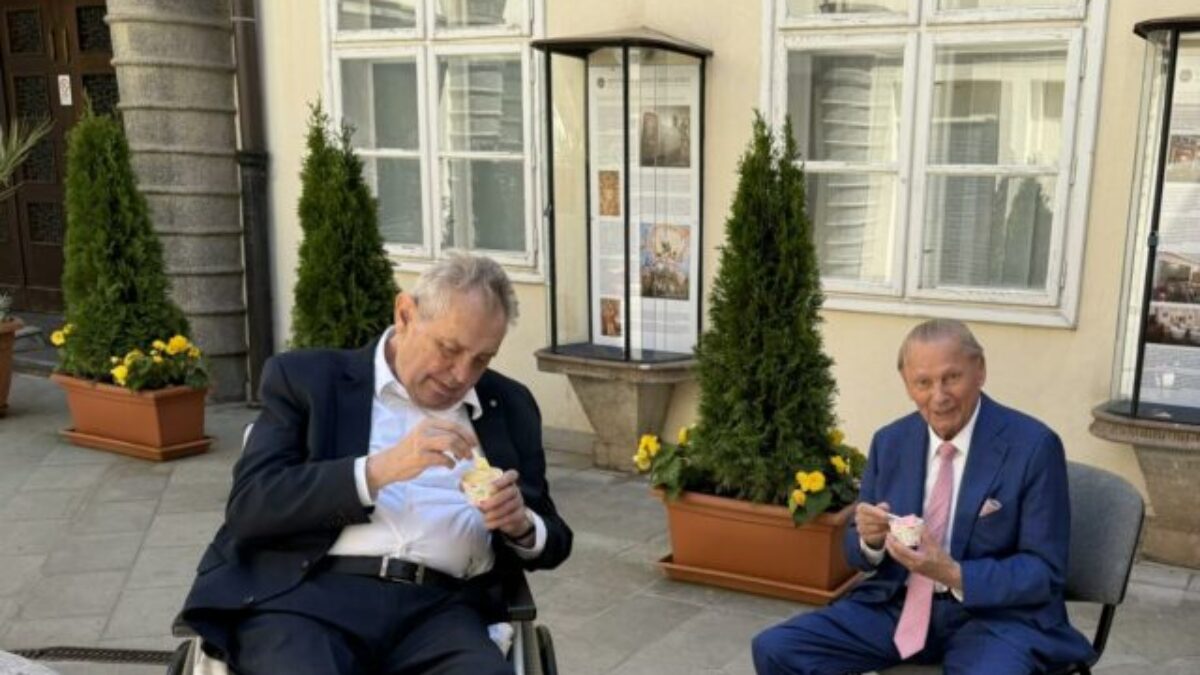 Do Košíc zavítal bývalý český prezident Miloš Zeman, sprevádzal ho Rudolf Schuster