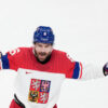 Kempný kedysi hrával v Skalici a trénoval s Pálffym. Neskôr mu v NHL pomáhal Hos...