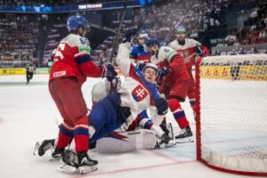 Sobota na MS v hokeji 2026 v kocke: Derby Slovensko – Česko rozhodol kontroverzný gól, Nórsko šokovalo Švédsko a prehrali aj USA – VIDEO, FOTO