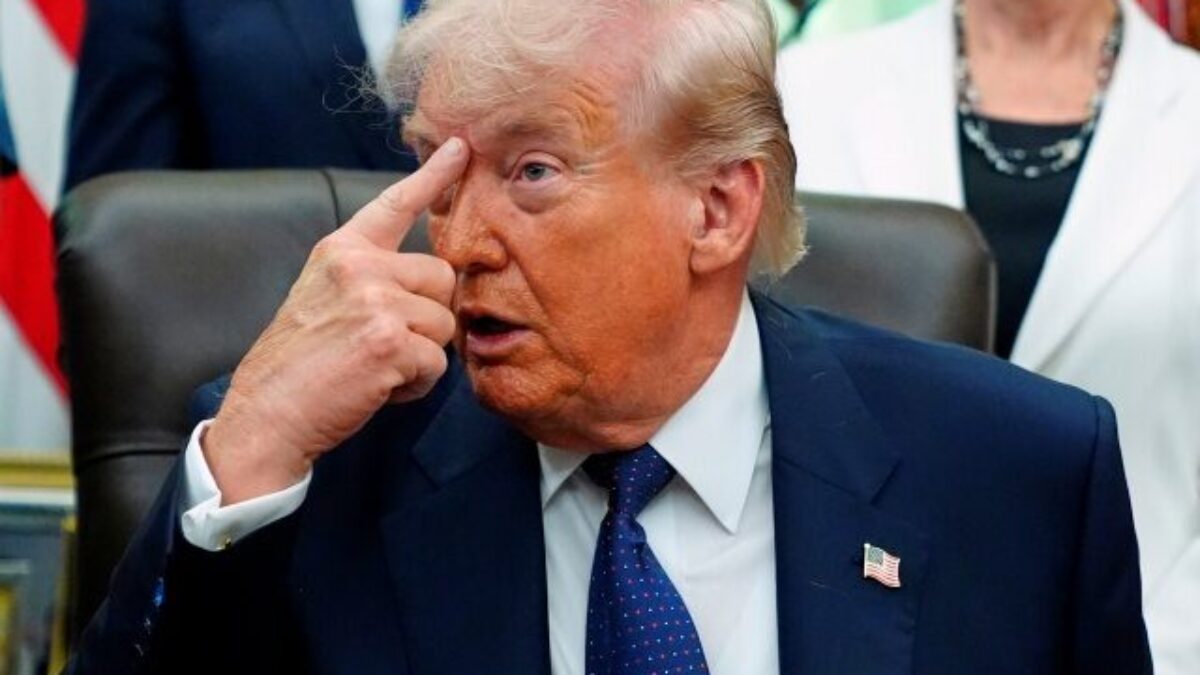 Trump čelil ďalšiemu bezpečnostnému incidentu. Ozbrojený muž strieľal pri Bielom dome, tajná služba útočníka zastrelila