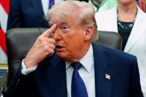 Trump čelil ďalšiemu bezpečnostnému incidentu. Ozbrojený muž strieľal pri Bielom...