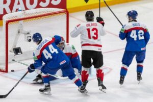 Kanadský obranca z Edmontonu vravel, že proti Slovákom to bol zápas NHL – VIDEO, FOTO