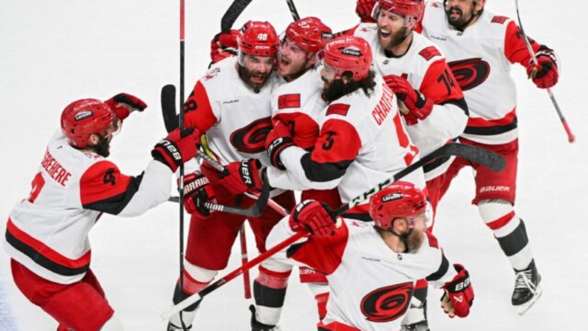 Montreal prvýkrát prehral v play-off dvakrát za sebou. Slafkovský bol pri góle, ktorý neuznali – VIDEO