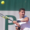 Prehrával 2:5 v piatom sete a vyhral. Kokkinakis postúpil do 2. kola v Paríži ako 855. hráč rebríčka ATP