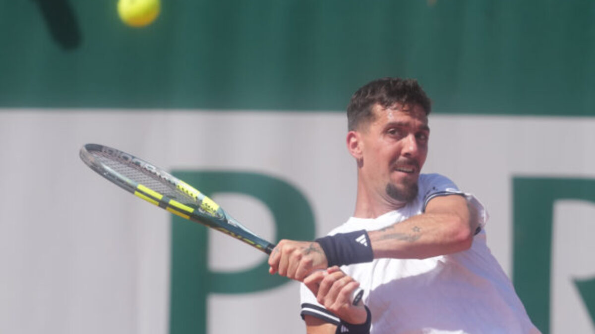 Prehrával 2:5 v piatom sete a vyhral. Kokkinakis postúpil do 2. kola v Paríži ako 855. hráč rebríčka ATP