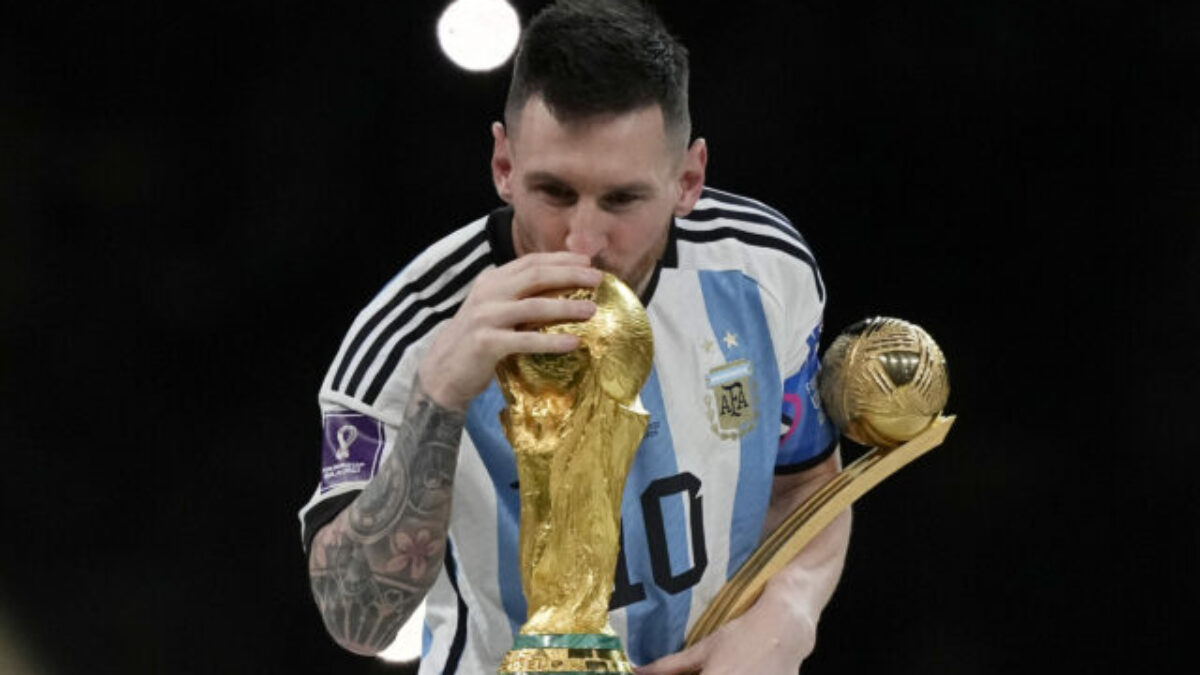 Messi má preťažený ľavý zadný stehenný sval a nie je isté, kedy sa vráti k záťaži
