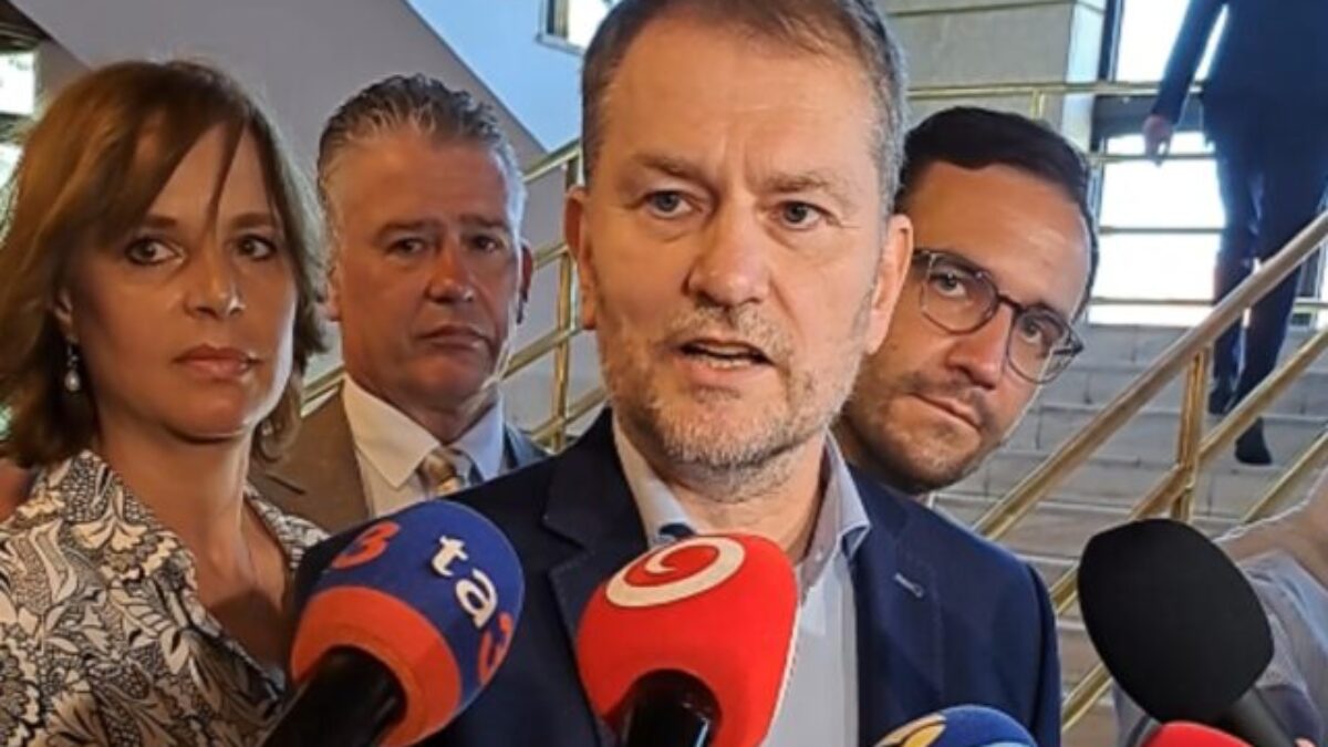 Matoviča bude riešiť výbor pre jeho nemiestne správanie a slovné ataky na chodbe parlamentu. Šéf Hnutia Slovensko to označil za šikanu – VIDEO