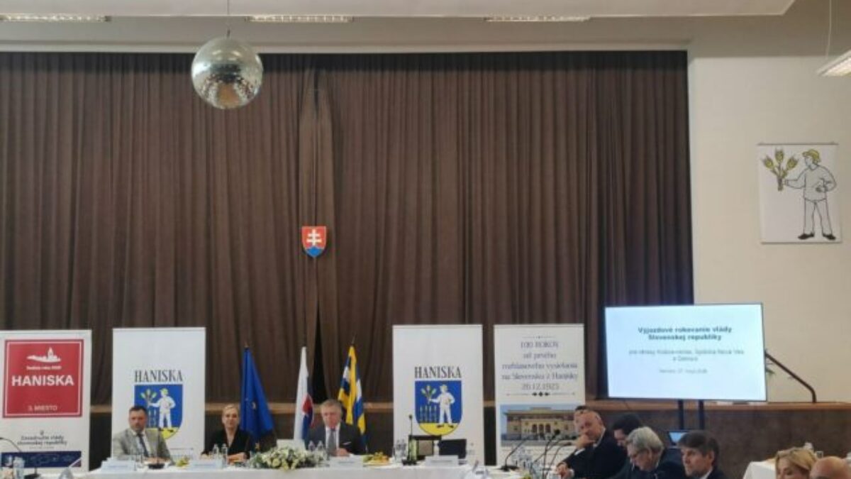 Ficova vláda rokovala v okrese Košice-okolie, pre tri okresy schválila viac ako 2,9 milióna eur – VIDEO, FOTO